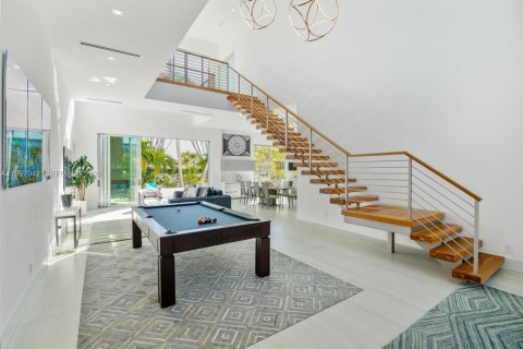 House in Jupiter, Florida 5 bedrooms, 466.74 sq.m. № 2059023 - photo 15