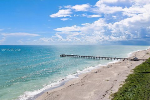 House in Jupiter, Florida 5 bedrooms, 466.74 sq.m. № 2059023 - photo 4