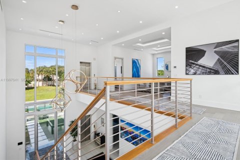 House in Jupiter, Florida 5 bedrooms, 466.74 sq.m. № 2059023 - photo 22