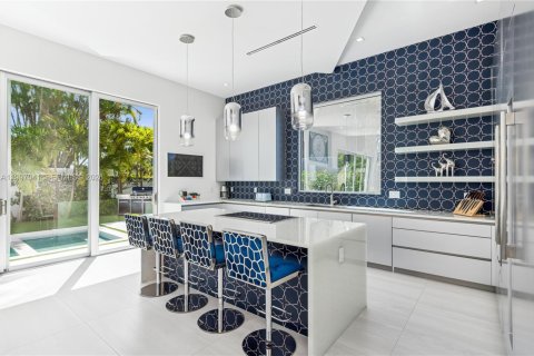 House in Jupiter, Florida 5 bedrooms, 466.74 sq.m. № 2059023 - photo 19