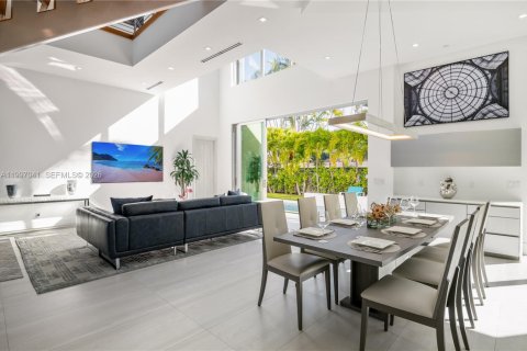 House in Jupiter, Florida 5 bedrooms, 466.74 sq.m. № 2059023 - photo 17