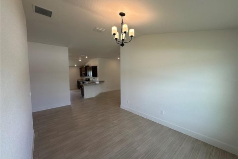 Casa en venta en Oxford, Florida, 4 dormitorios, 169.08 m2 № 2131578 - foto 5
