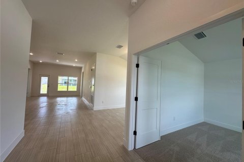 Casa en venta en Oxford, Florida, 4 dormitorios, 169.08 m2 № 2131578 - foto 3