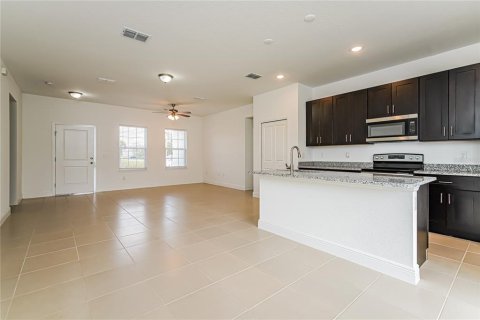 Villa ou maison à louer à Kissimmee, Floride: 4 chambres, 146.79 m2 № 2112966 - photo 3