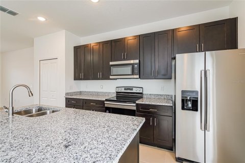 Villa ou maison à louer à Kissimmee, Floride: 4 chambres, 146.79 m2 № 2112966 - photo 5
