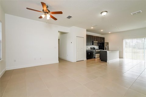 Villa ou maison à louer à Kissimmee, Floride: 4 chambres, 146.79 m2 № 2112966 - photo 4