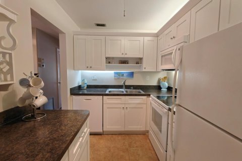 Condo in Stuart, Florida, 1 bedroom № 2082011 - photo 18