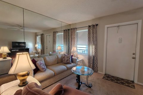 Condo in Stuart, Florida, 1 bedroom № 2082011 - photo 26