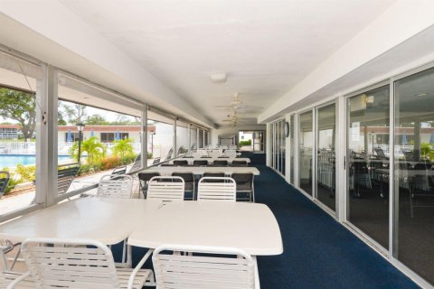 Condo in Stuart, Florida, 1 bedroom № 2082011 - photo 10