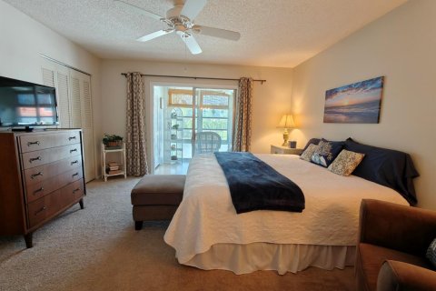 Condo in Stuart, Florida, 1 bedroom № 2082011 - photo 28