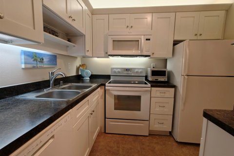 Condo in Stuart, Florida, 1 bedroom № 2082011 - photo 19