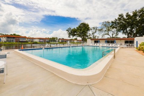 Condo in Stuart, Florida, 1 bedroom № 2082011 - photo 3