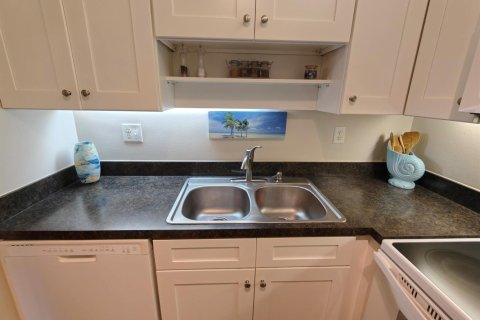 Condo in Stuart, Florida, 1 bedroom № 2082011 - photo 20