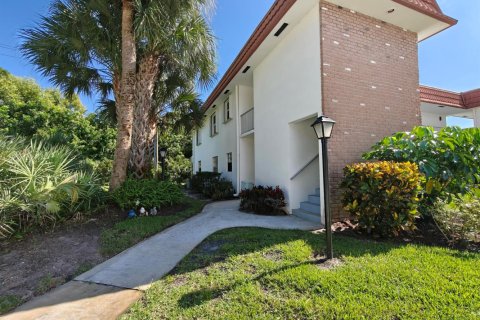 Condo in Stuart, Florida, 1 bedroom № 2082011 - photo 14