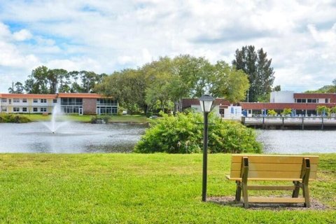 Condo in Stuart, Florida, 1 bedroom № 2082011 - photo 4
