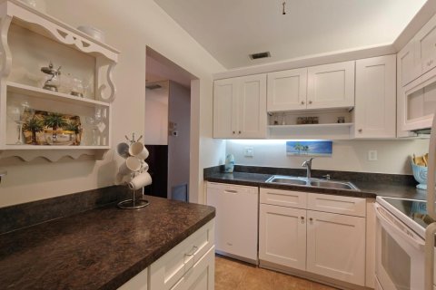 Condo in Stuart, Florida, 1 bedroom № 2082011 - photo 21