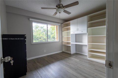 Copropriété à vendre à Pembroke Pines, Floride: 2 chambres, 110.74 m2 № 1827605 - photo 14