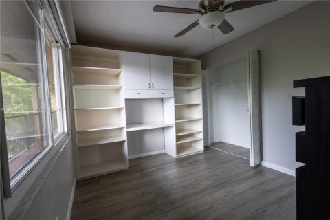 Copropriété à vendre à Pembroke Pines, Floride: 2 chambres, 110.74 m2 № 1827605 - photo 15