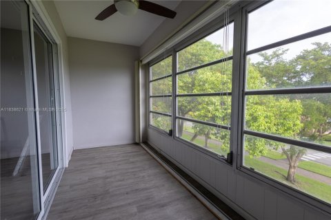 Copropriété à vendre à Pembroke Pines, Floride: 2 chambres, 110.74 m2 № 1827605 - photo 17