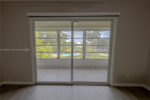 Copropriété à vendre à Pembroke Pines, Floride: 2 chambres, 110.74 m2 № 1827605 - photo 18