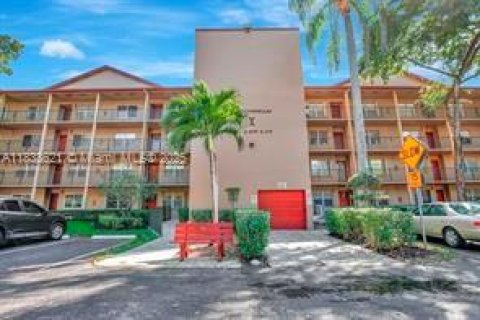 Copropriété à vendre à Pembroke Pines, Floride: 2 chambres, 110.74 m2 № 1827605 - photo 1