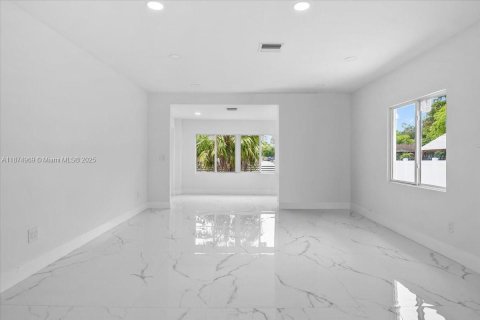 Immobilier commercial à vendre à Miami, Floride: 199.83 m2 № 1928930 - photo 7