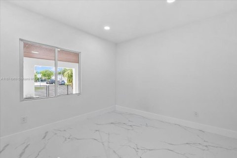 Immobilier commercial à vendre à Miami, Floride: 199.83 m2 № 1928930 - photo 10
