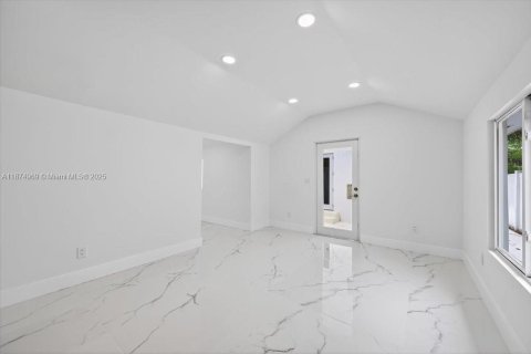 Immobilier commercial à vendre à Miami, Floride: 199.83 m2 № 1928930 - photo 17