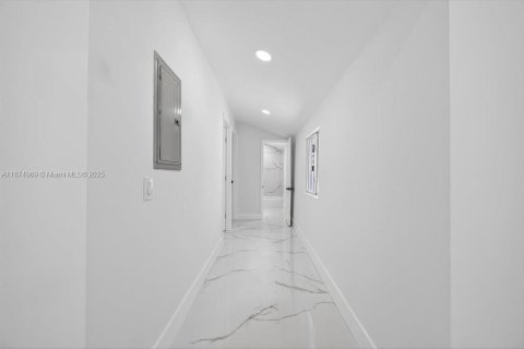 Immobilier commercial à vendre à Miami, Floride: 199.83 m2 № 1928930 - photo 18