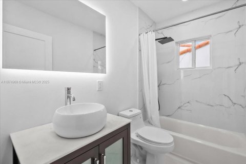 Immobilier commercial à vendre à Miami, Floride: 199.83 m2 № 1928930 - photo 8