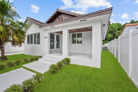 Immobilier commercial à vendre à Miami, Floride: 199.83 m2 № 1928930 - photo 1