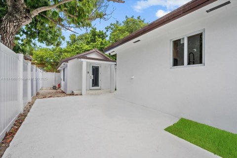 Immobilier commercial à vendre à Miami, Floride: 199.83 m2 № 1928930 - photo 13