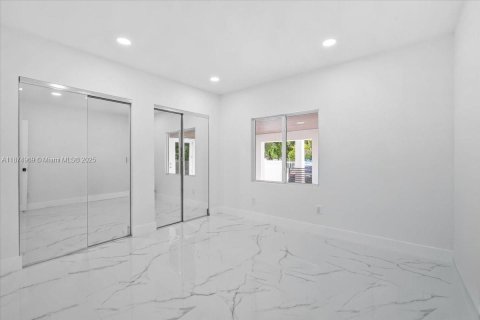 Immobilier commercial à vendre à Miami, Floride: 199.83 m2 № 1928930 - photo 9