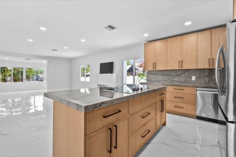 Immobilier commercial à vendre à Miami, Floride: 199.83 m2 № 1928930 - photo 5