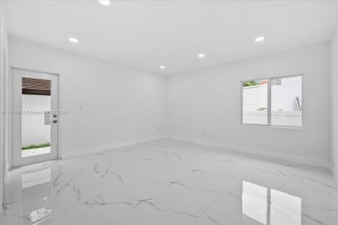 Immobilier commercial à vendre à Miami, Floride: 199.83 m2 № 1928930 - photo 11