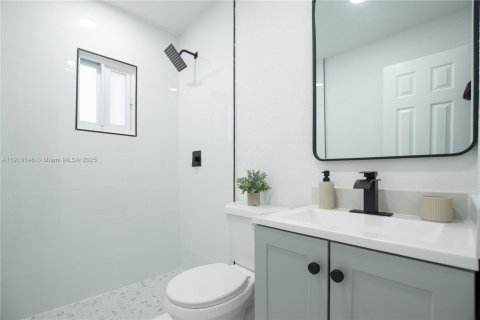 House in Miami, Florida 3 bedrooms, 53.51 sq.m. № 1973181 - photo 13