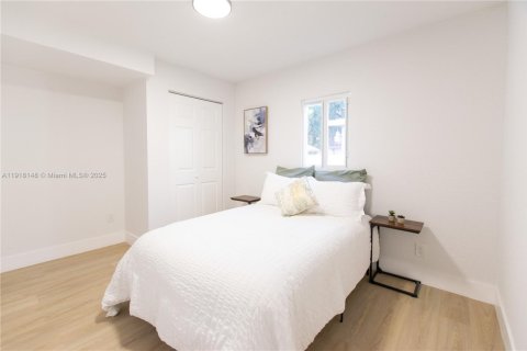 House in Miami, Florida 3 bedrooms, 53.51 sq.m. № 1973181 - photo 16