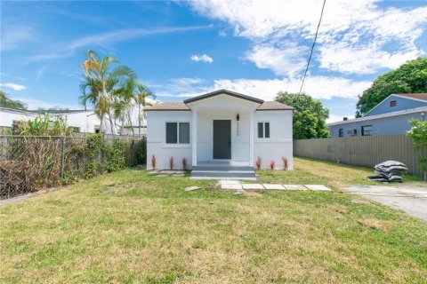 House in Miami, Florida 3 bedrooms, 53.51 sq.m. № 1973181 - photo 4