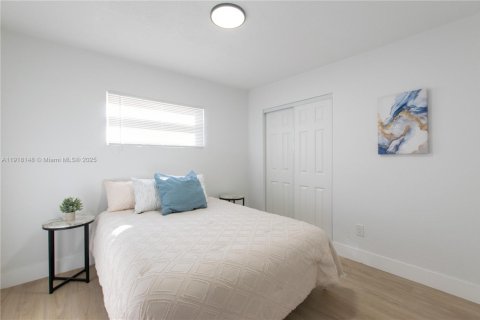 House in Miami, Florida 3 bedrooms, 53.51 sq.m. № 1973181 - photo 15