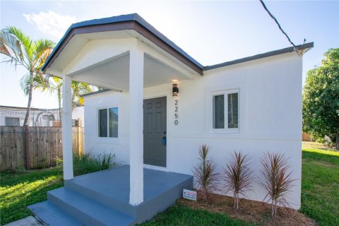 House in Miami, Florida 3 bedrooms, 53.51 sq.m. № 1973181 - photo 1