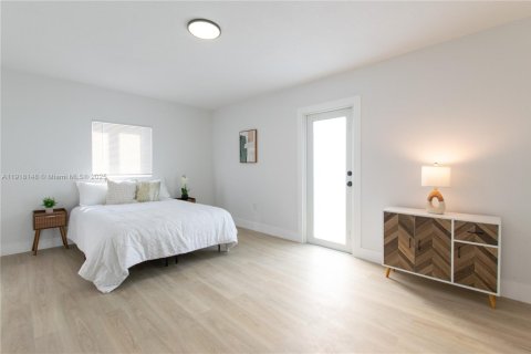 House in Miami, Florida 3 bedrooms, 53.51 sq.m. № 1973181 - photo 12