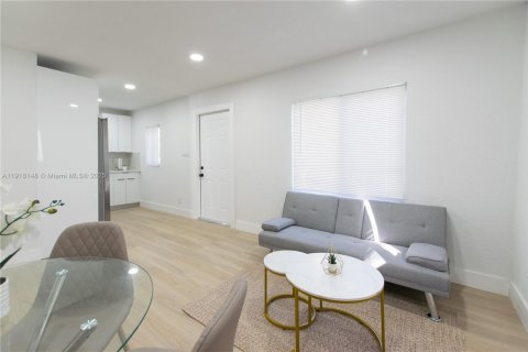 House in Miami, Florida 3 bedrooms, 53.51 sq.m. № 1973181 - photo 6