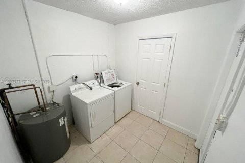 Casa en venta en Lauderhill, Florida, 3 dormitorios, 101.54 m2 № 2066562 - foto 18