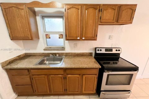 Casa en venta en Lauderhill, Florida, 3 dormitorios, 101.54 m2 № 2066562 - foto 4