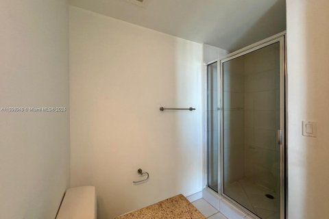 Condo in Miami, Florida, 3 bedrooms  № 2042696 - photo 14