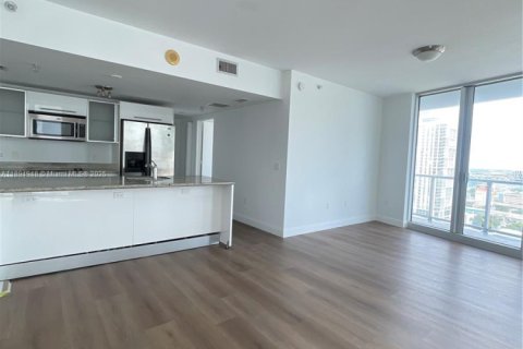 Condo in Miami, Florida, 3 bedrooms  № 2042696 - photo 6