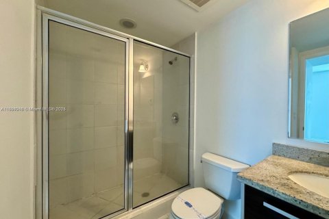 Condo in Miami, Florida, 3 bedrooms  № 2042696 - photo 17