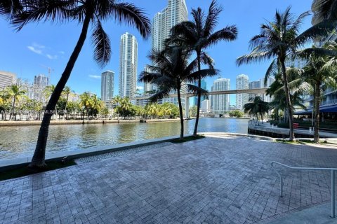 Condo in Miami, Florida, 3 bedrooms  № 2042696 - photo 24