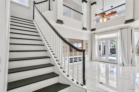House in Windermere, Florida 5 bedrooms, 452.99 sq.m. № 2207787 - photo 25