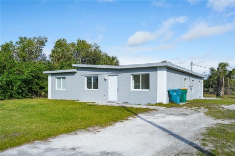 House in Punta Gorda, Florida 4 bedrooms, 136.01 sq.m. № 1530825 - photo 3